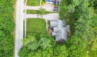 24 Surrey Ln, Falmouth, ME 04105