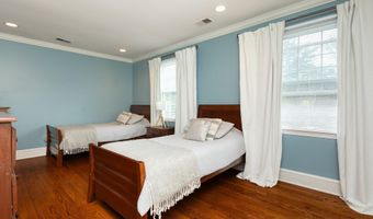 8809 SAUNDERS Ln, Bethesda, MD 20817