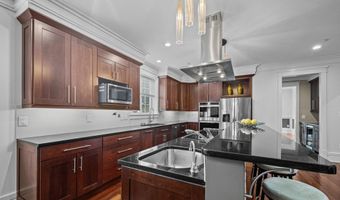9715 SINGLETON Dr, Bethesda, MD 20817