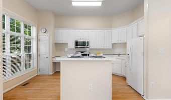 417 CLAYTON Ln, Alexandria, VA 22304