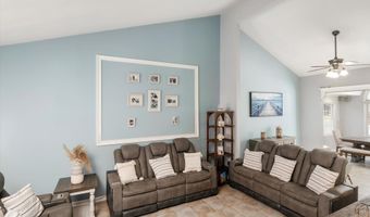 4 Twain Dr, Allentown, NJ 08501