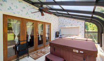 51 Aspen Cir, Albany, NY 12208