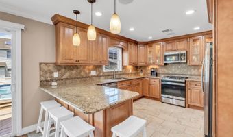 62 Netherwood Dr, Albertson, NY 11507