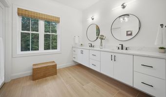 43 Oak Ridge Dr, Avon, CT 06001