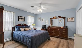 324 E End Ave, Belford, NJ 07718