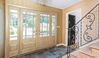 191 Parkview Dr, Aurora, OH 44202
