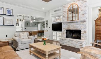 884 Village Brook Ct, Ballwin, MO 63021