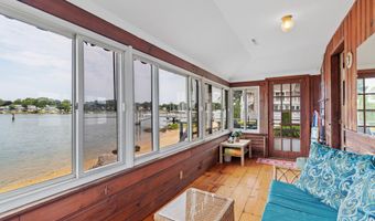 15 River Rd, Branford, CT 06405