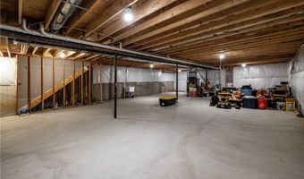820 Sunrise Cir, Aurora, OH 44202