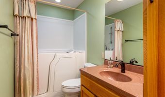 2010 Indiangrass Ct, Ames, IA 50014