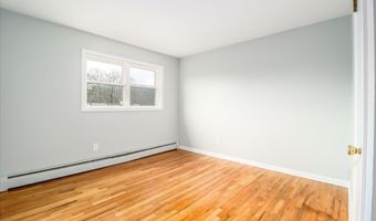 32 Pleasant St, Bethel, CT 06801