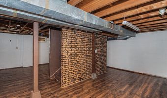 307 Dotson Dr, Ames, IA 50014