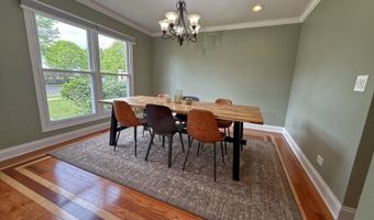 1860 Dorchester Ave, Algonquin, IL 60102
