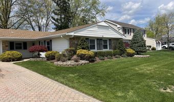 32 Idlewild Ln, Aberdeen, NJ 07747