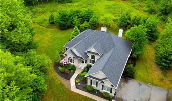 4 Hart Pond Dr, North Smithfield, RI 02896