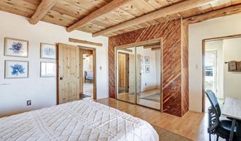2 Latilla Ln, Arroyo Seco, NM 87514