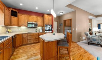 608 N Riverwood Cir, Brandon, SD 57005
