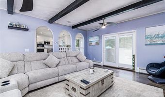44 Heritage Dr, Warwick, RI 02818