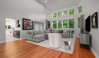 284 Park Ave, Oakhurst, NJ 07755