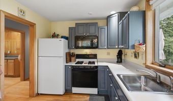 405 Old W Rd, Arlington, VT 05250