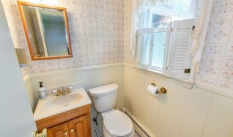 19 W Lakeview Rd, Alloway, NJ 07460