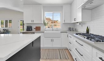 15305 Lookout Rd, Apple Valley, CA 92307