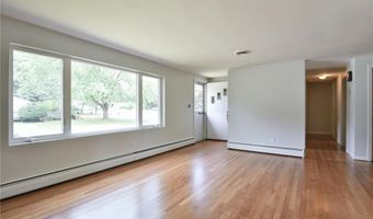 44 Cindy Ln, Warwick, RI 02886