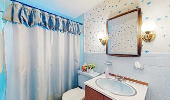 42 Plainfield Rd, Albertson, NY 11507