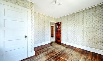 20 Stratford Rd, Cranston, RI 02905