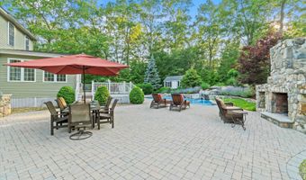 104 Windsor Dr, Auburn, NH 03032