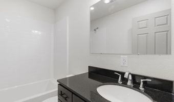 915 S Hudson Ave, Aurora, MO 65605
