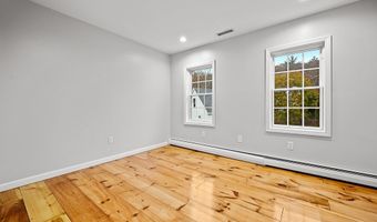 853 Oxford St S, Auburn, MA 01501