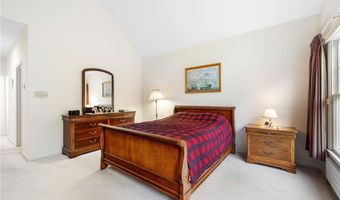 200 Wickford Point Rd, North Kingstown, RI 02852