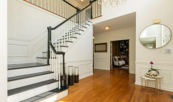 8809 SAUNDERS Ln, Bethesda, MD 20817