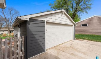 113 S 5th Ave, Brandon, SD 57005