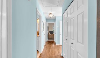 82 Spinnaker Ct, Bayville, NJ 08721