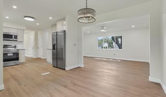 2208 Pine Knoll Ave, Columbus, OH 43229