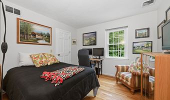 2 Banquo Brae Rd, Brookfield, CT 06804
