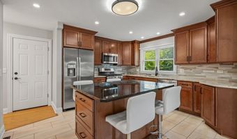 725 N Vista Dr, Algonquin, IL 60102