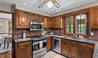 4 Karen Ln, Bristol, RI 02809