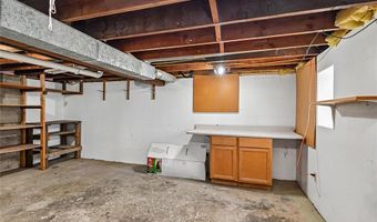203 E 4th St, Anamosa, IA 52205