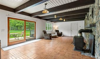 80 Woodbridge Dr, East Greenwich, RI 02818