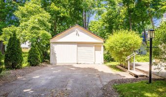 21 Elm St, Belfast, ME 04915