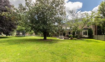8809 SAUNDERS Ln, Bethesda, MD 20817