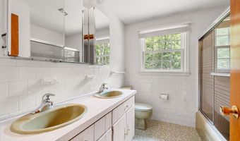6 Lancaster Pl, Andover, MA 01810