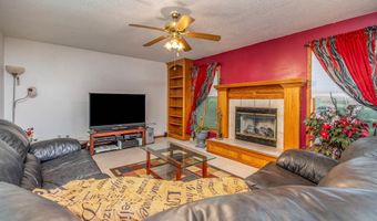 1329 W 51ST St, Davenport, IA 52806