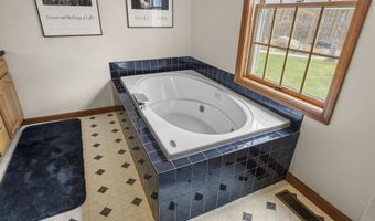 9 Maxwell Dr, Brookline, NH 03033