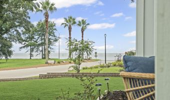 121 Grande View Dr, Biloxi, MS 39531