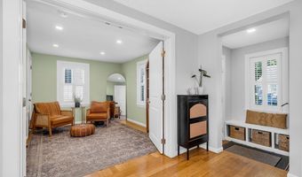 37 Hillcrest Ave, Beverly, MA 01915