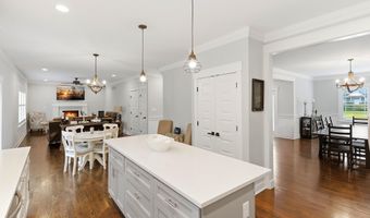 555 Egenolf Pl, Bayville, NJ 08721
